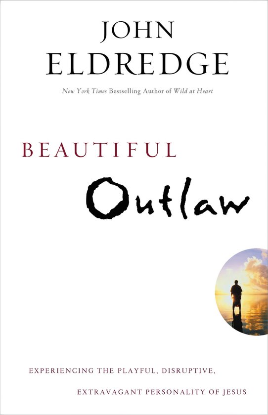 Livre "Beautiful Outlaw" de John Eldredge. Couverture avec le titre et une image d'une personne regardant le coucher du soleil.