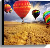 WallClassics - Canvas - Groep Luchtballonnen in Verschillende Kleuren boven Droog Landschap - 40x40 cm Foto op Canvas Schilderij (Wanddecoratie op Canvas)