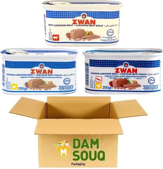 Drie blikken Zwan luncheonnmeat: rund, kip en kip pittig, met op de voorgrond een open kartonnen doos met Dam Souq logo.