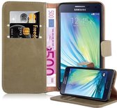 Cadorabo Hoesje voor Samsung Galaxy A5 2015 in CAPPUCCINO BRUIN - Beschermhoes met magnetische sluiting, standfunctie en kaartvakje Book Case Cover Etui