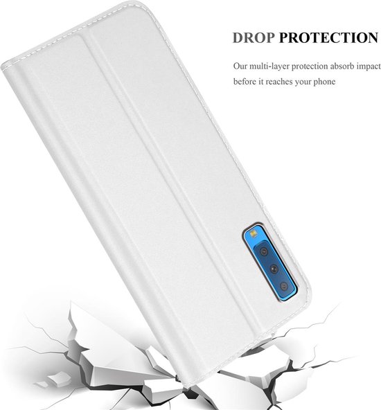 Coque Cadorabo pour Samsung Galaxy A7 2018 en CLASSY SILVER - Coque de protection avec fermeture magnétique