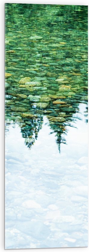 Acrylglas - Stenen in het Water weerspiegelende Bomen - 30x90 cm Foto op Acrylglas (Wanddecoratie op Acrylaat)