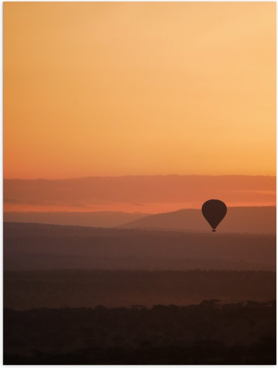 Poster (Mat) - Luchtballon in de Lucht tijdens Zonsopkomst - 30x40 cm Foto op Posterpapier met een Matte look