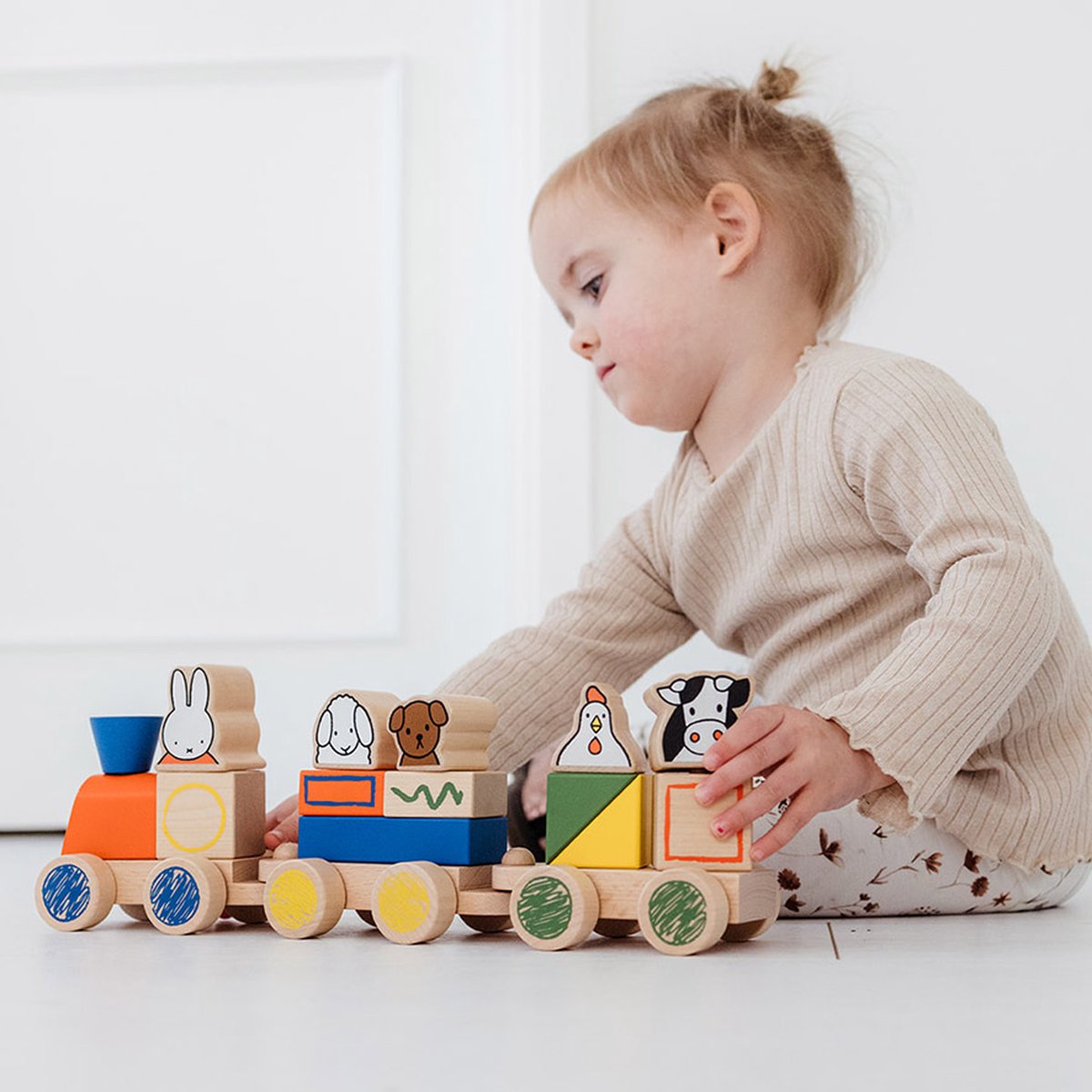 Nijntje houten speelgoed blokkentrein, trein met blokken - peuter kleuter educatief speelgoed - vanaf 1,5 jaar - Bambolino Toys cadeau tip — afbeelding 10