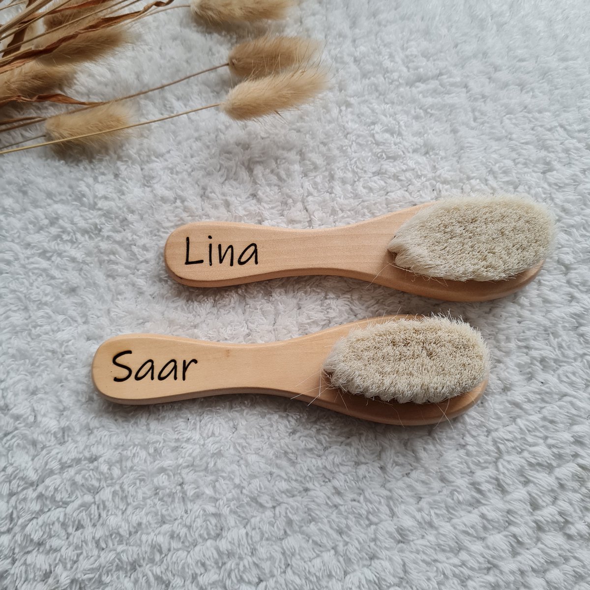 Goedkoopste Babyhaarborstel met naam, gepersonaliseerd, babyuitzet, haarborstel, kraamcadeau, houten babyhaarborstel