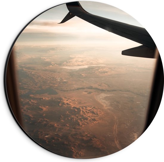WallClassics - Dibond Muurcirkel - Uitzicht op landschap vanuit Vliegtuig - 20x20 cm Foto op Aluminium Muurcirkel (met ophangsysteem)