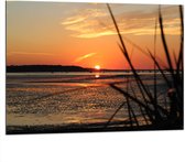 WallClassics - Dibond - Zonsondergang aan Zee - 100x75 cm Foto op Aluminium (Wanddecoratie van metaal)