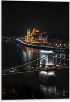 WallClassics - Dibond - Kettingbrug in Hongarije - 40x60 cm Foto op Aluminium (Met Ophangsysteem)