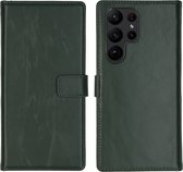 Selencia Hoesje Geschikt voor Samsung Galaxy S23 Ultra Hoesje Met Pasjeshouder - Selencia Echt Lederen Bookcase - Groen