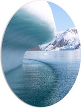 WallClassics - PVC Schuimplaat Ovaal - IJsbergen boven het Water - 51x68 cm Foto op Ovaal (Met Ophangsysteem)