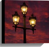 WallClassics - Canvas - Lantaarnpaal met Roze lucht - 30x30 cm Foto op Canvas Schilderij (Wanddecoratie op Canvas)