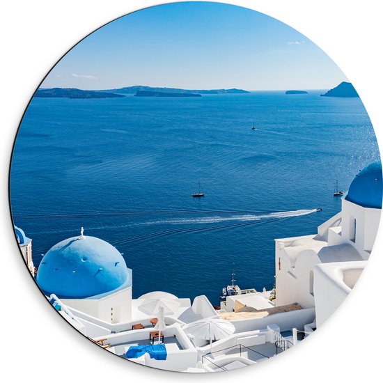 Dibond Muurcirkel - Grieks Eiland aan het water met traditioneel blauwe daken - 50x50 cm Foto op Aluminium Muurcirkel (met ophangsysteem)