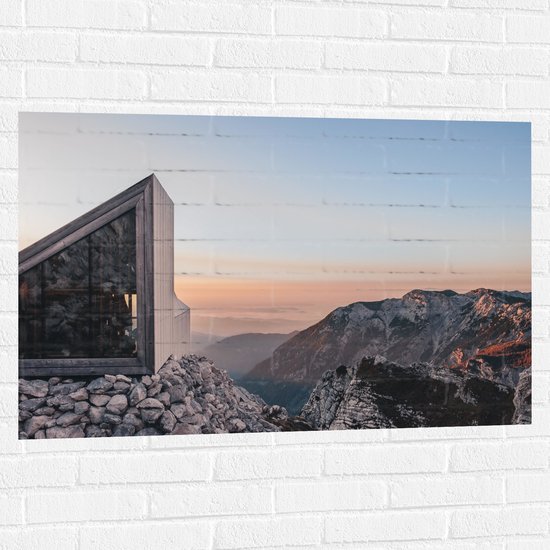 WallClassics - Muursticker - Gebouw op top van een Berg - 105x70 cm Foto op Muursticker