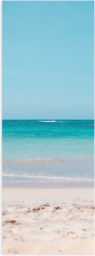 WallClassics - Poster Glanzend – Felblauwe Zee aan het Witte Strand - 20x60 cm Foto op Posterpapier met Glanzende Afwerking