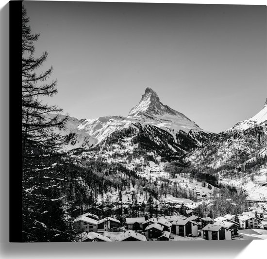 WallClassics - Canvas - Grote Boom voor Sneeuwbergen (zwart/ wit) - 40x40 cm Foto op Canvas Schilderij (Wanddecoratie op Canvas)