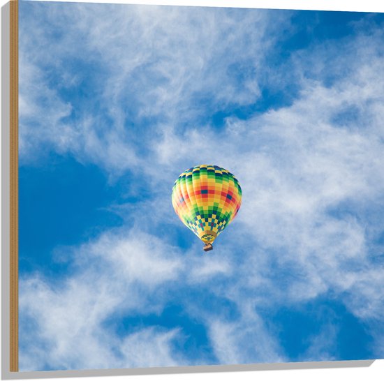 WallClassics - Hout - Kleurrijke Luchtballon met Blokpatroon - 80x80 cm - 9 mm dik - Foto op Hout (Met Ophangsysteem)