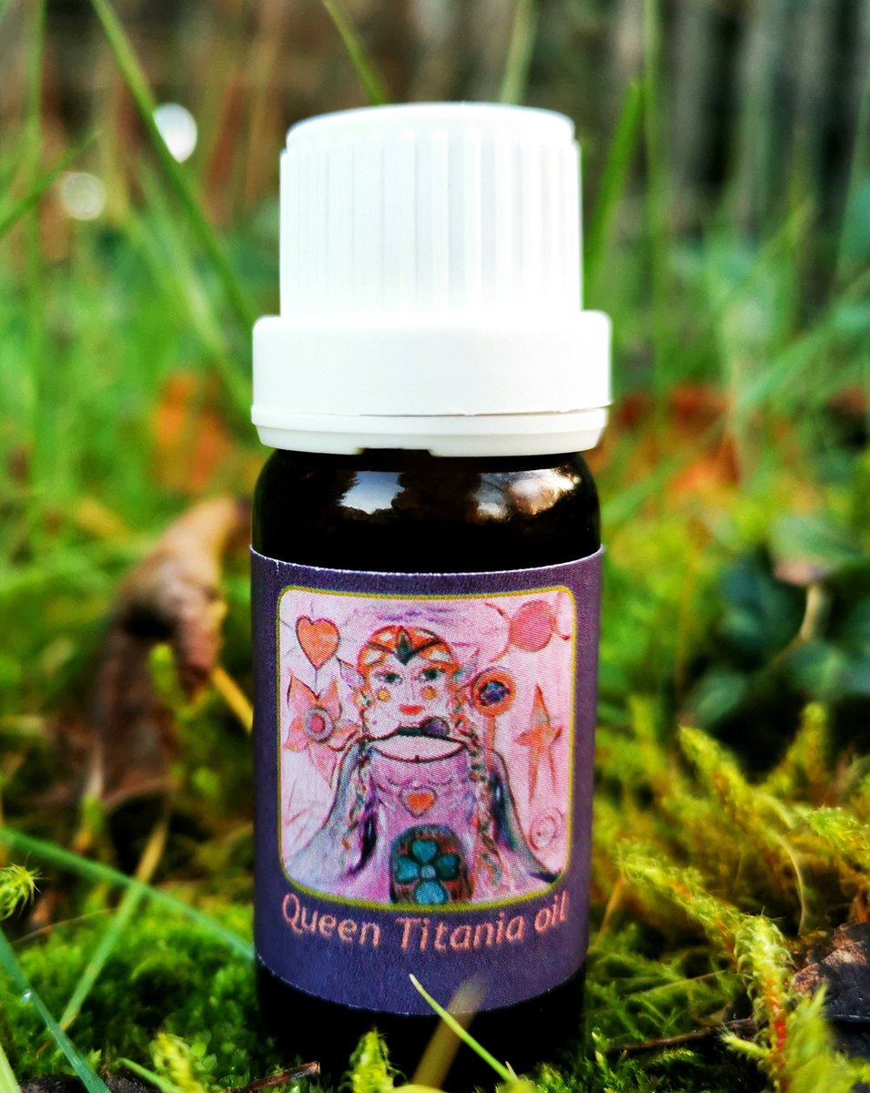 Goedkoopste Queen Titania Oil - Energetische Aromatherapie - Chakra Olie - In the Light of the Goddess by Lieve Volcke - 10 ml