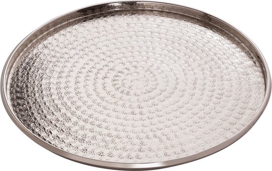 Zilverkleurig rond dienblad met een ingewikkeld gecentreerd patroon.
