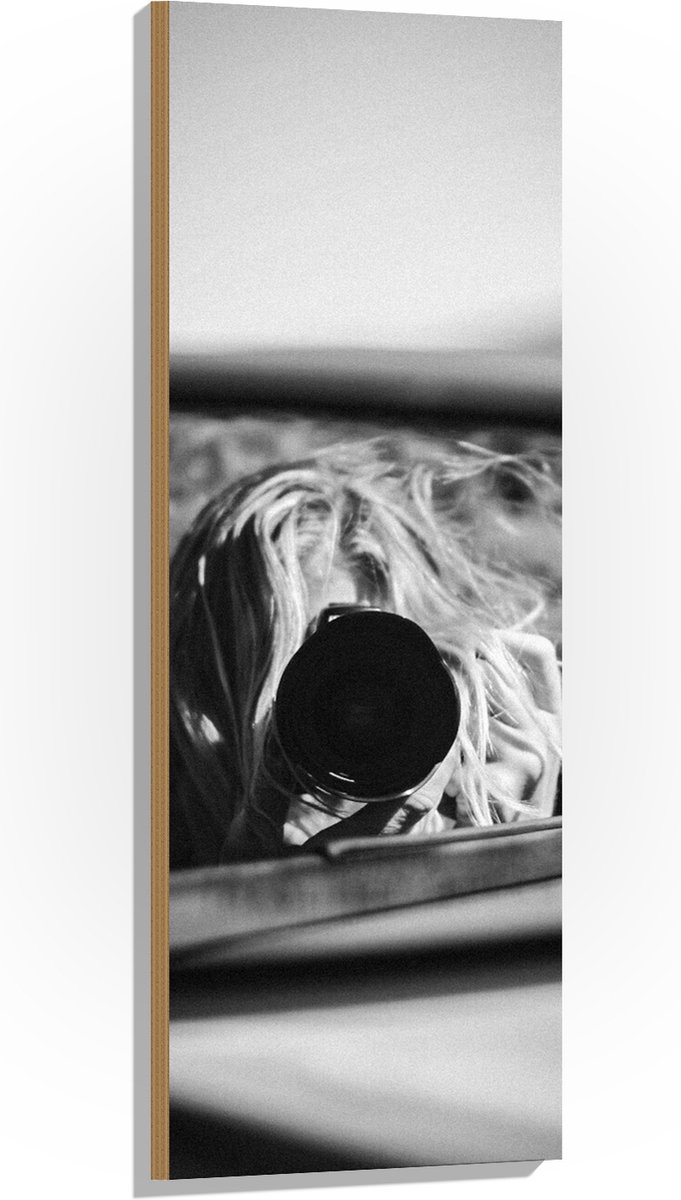 Hout - Fotograaf in Autospiegel (zwart-wit) - 40x120 cm - 9 mm dik - Foto op Hout (Met Oph