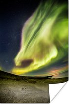 Krachtig Noorderlicht boven IJsland poster papier 40x60 cm - Foto print op Poster (wanddecoratie woonkamer / slaapkamer) / natuurverschijnselen Poster