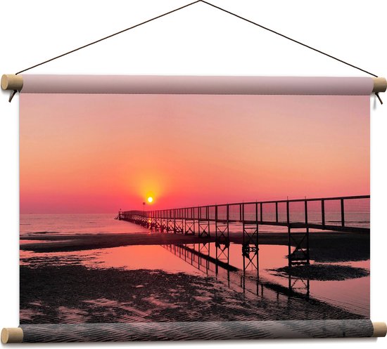 WallClassics - Textielposter - Pier naar de Zee bij Zonsondergang - 60x40 cm Foto op Textiel