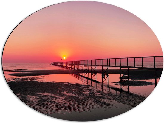 WallClassics - Dibond Ovaal - Pier naar de Zee bij Zonsondergang - 68x51 cm Foto op Ovaal (Met Ophangsysteem)