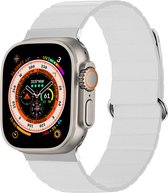 iMoshion Bandje Geschikt voor Apple Watch Bandje Series 1 / 2 / 3 / 4 / 5 / 6 / 7 / 8 / 9 / SE / Ultra (2) - 42 / 44 / 45 / 49 mm - iMoshion Magnetisch lederen band - Wit
