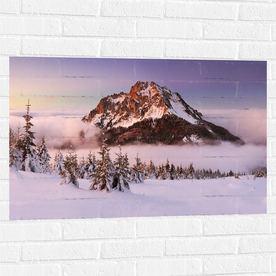 Muursticker - Bergtop boven Wolkendek Uitstekend - 90x60 cm Foto op Muursticker