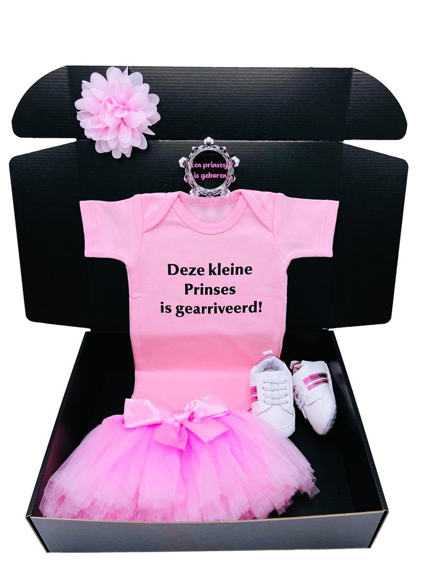 Goedkoopste Kraamcadeau meisje met roze romper, roze petticoat en baby schoentjes, babysneakers - kan ook rechtstreeks worden verstuurd - kraamcadeau meisje - babyshower - petticoat/tule