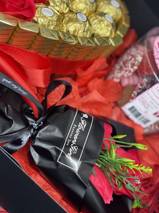 Bouquet de chocolat Ferrero Rocher de luxe avec coeurs dor au