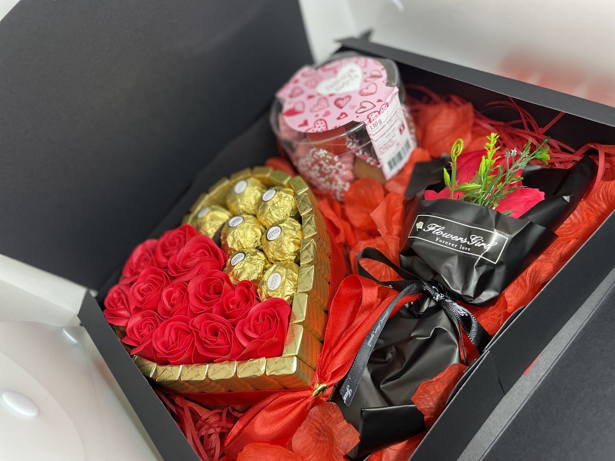 Cadeau boîte à chapeau rose Raffaello Ferrero & Ferrero Rocher