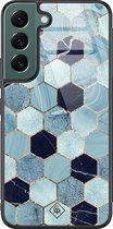 Casimoda® hoesje - Geschikt voor Samsung Galaxy S22+ - Blue Cubes - Luxe Hard Case Zwart - Backcover telefoonhoesje - Blauw