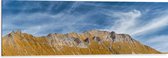 Dibond - Schapen Wolken boven Stijle Berg - 120x40 cm Foto op Aluminium (Wanddecoratie van metaal)