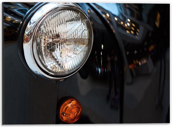 Dibond - Close-up van Koplamp van Zwarte Auto - 40x30 cm Foto op Aluminium (Wanddecoratie van metaal)