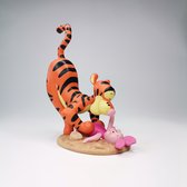 Winnie the Pooh, Statue , figurine Tigger & Piglet Playing 23 cm .Beeldje Tijgertje met Biggetje zijn aan het spelen.