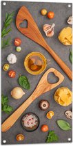 Tuinposter – Houten Lepels tussen Italiaanse Pasta Ingrediënten - 50x100 cm Foto op Tuinposter (wanddecoratie voor buiten en binnen)