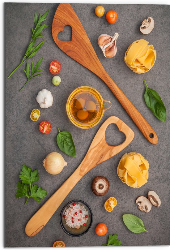 Dibond - Houten Lepels tussen Italiaanse Pasta Ingrediënten - 50x75 cm Foto op Aluminium (Met Ophangsysteem)