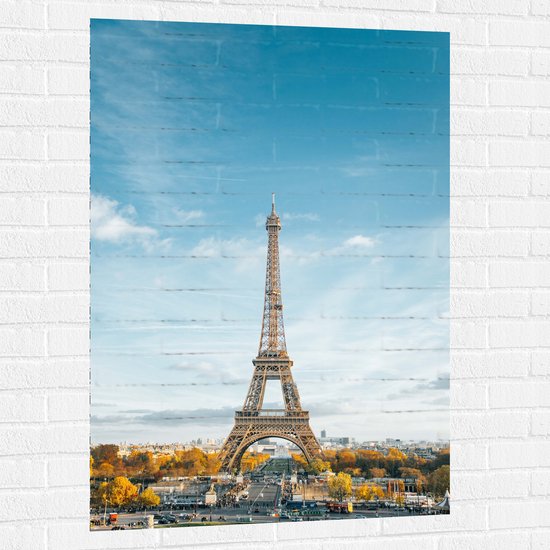 Muursticker - Eiffeltoren in Parijs onder Lichte Bewolking - 80x120 cm Foto op Muursticker