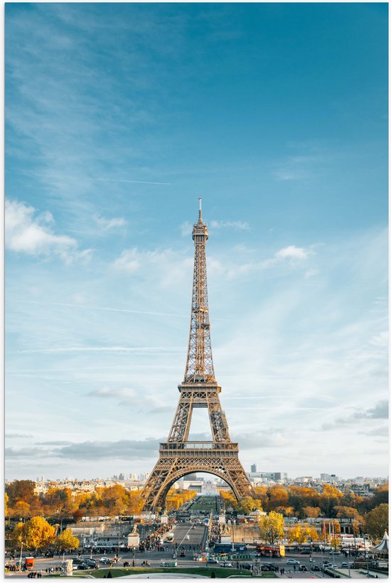 Poster Glanzend – Eiffeltoren in Parijs onder Lichte Bewolking - 40x60 cm Foto op Posterpapier met Glanzende Afwerking