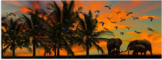 WallClassics - Poster Glanzend – Olifanten bij Palmbomen met Tropische Vogels - 120x40 cm Foto op Posterpapier met Glanzende Afwerking