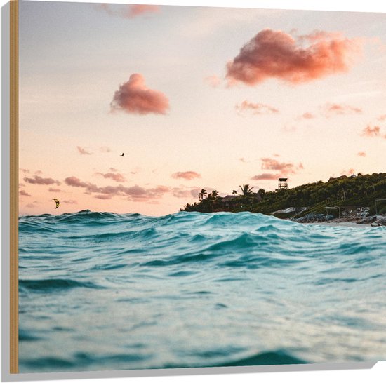 WallClassics - Hout - wolkjes boven Zee op Vakantiebestemming - 80x80 cm - 12 mm dik - Foto op Hout (Met Ophangsysteem)