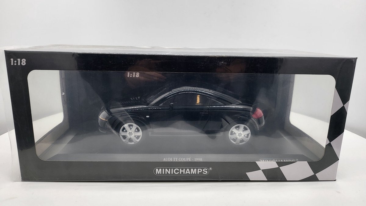 High quality authentic 1:18 Audi TT sport car model Minichamps new
