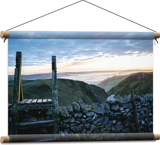 WallClassics - Textielposter - Trap op Top van Berg met Uitzicht - 60x40 cm Foto op Textiel