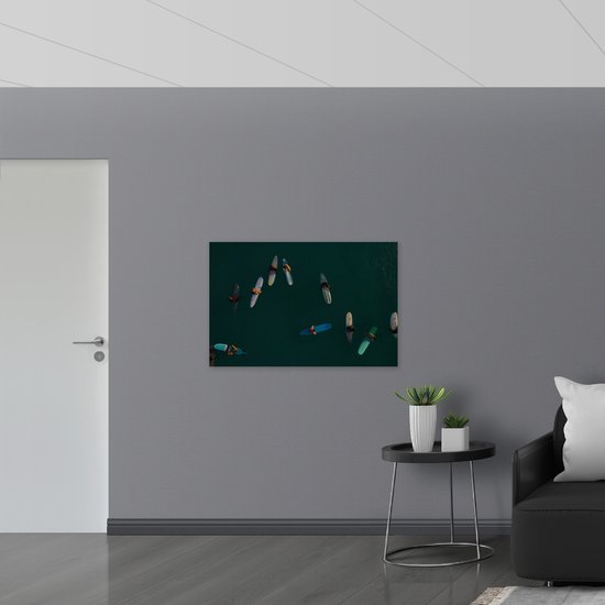 WallClassics - Verre acrylique - Personnes sur des planches de surf dans l' Water - Photo sur verre acrylique 105 x 70 cm (avec système de suspension)