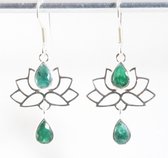 Zilveren lotus oorbellen met smaragd