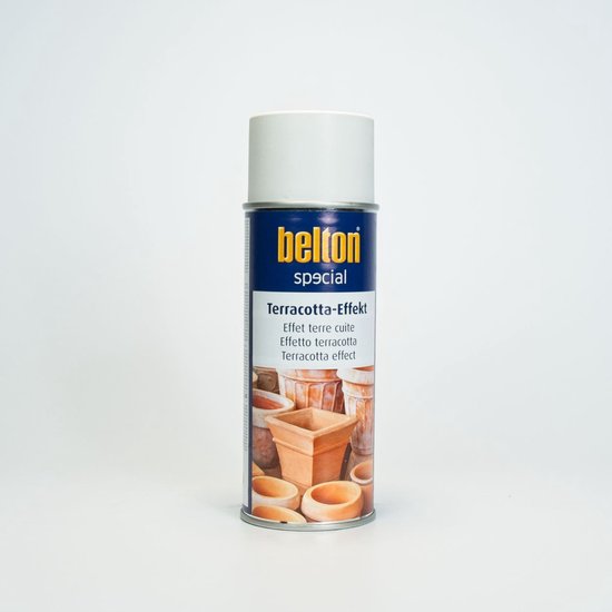 Spuitbus met het opschrift Belton Special Terracotta-Effekt in witte en blauwe letters, met afbeeldingen van terracotta potten.
