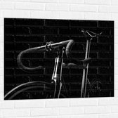 WallClassics - Muursticker - Foto van een Zwarte Fiets - 100x75 cm Foto op Muursticker