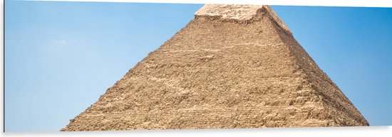 WallClassics - Dibond - Piramide in de Woestijn - 150x50 cm Foto op Aluminium (Wanddecoratie van metaal)