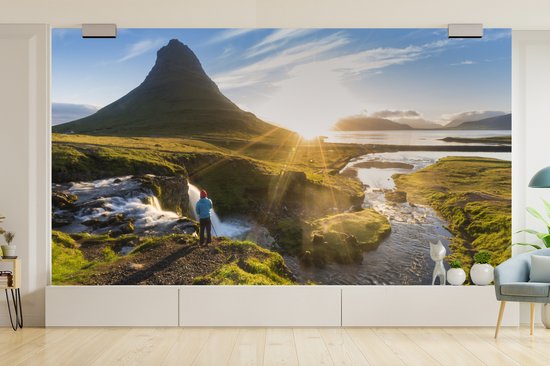 Papier peint photo Snæfellsnes - montagne Kirkjufell au lever du soleil en Islande largeur 395 cm x hauteur 220 cm - Impression photo sur papier peint en vinyle (disponible en 7 tailles) - chambre / chambre / bureau de vie