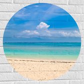 Muursticker Cirkel - Wit Strand met Helderblauwe Oceaan - 70x70 cm Foto op Muursticker